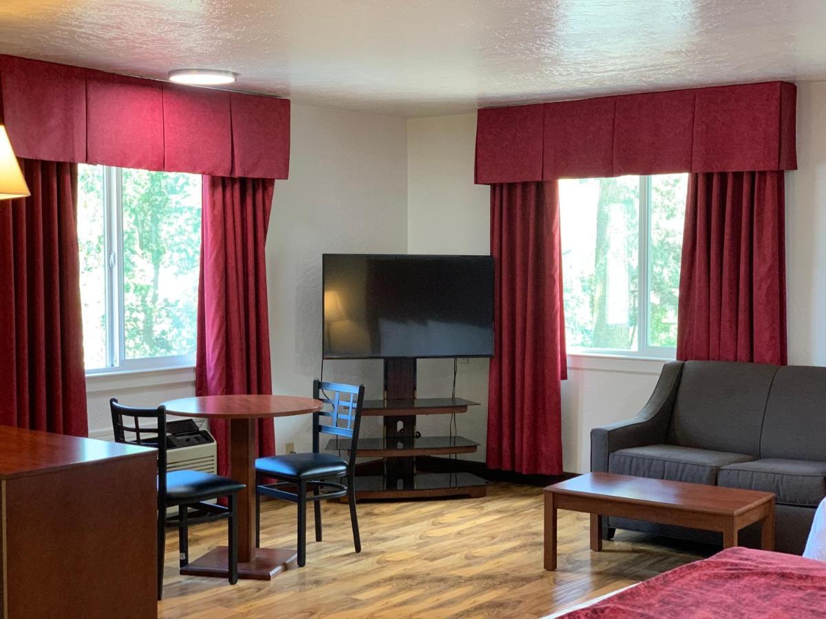 Red Carpet Inn Medford Exterior photo