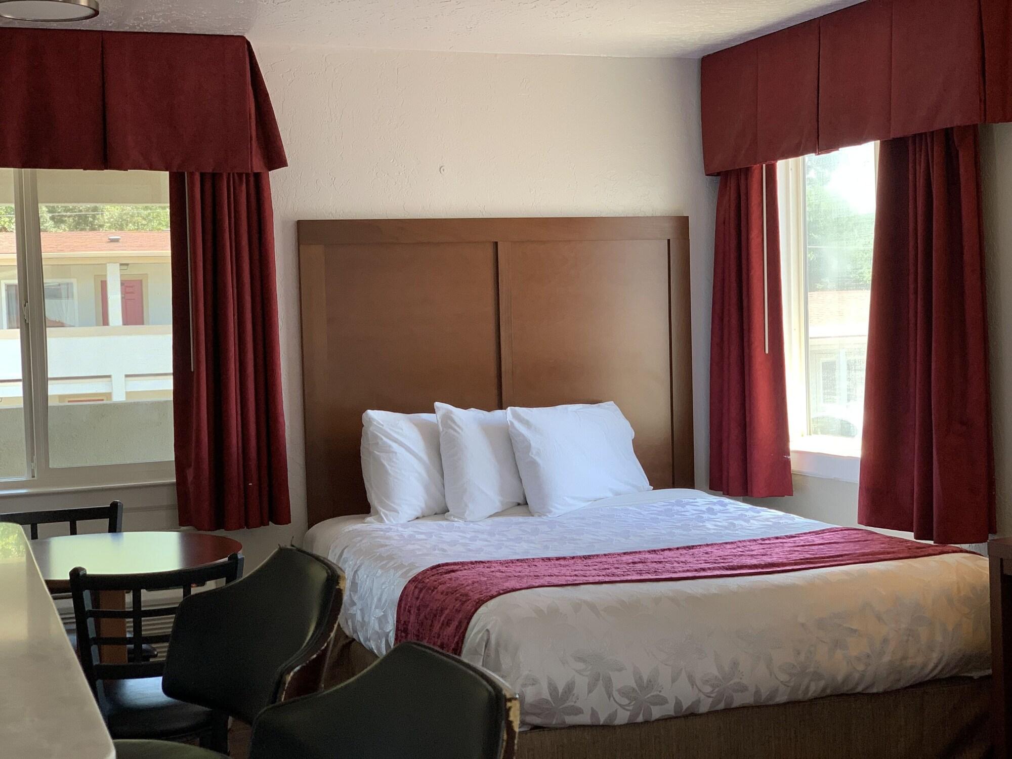 Red Carpet Inn Medford Exterior photo