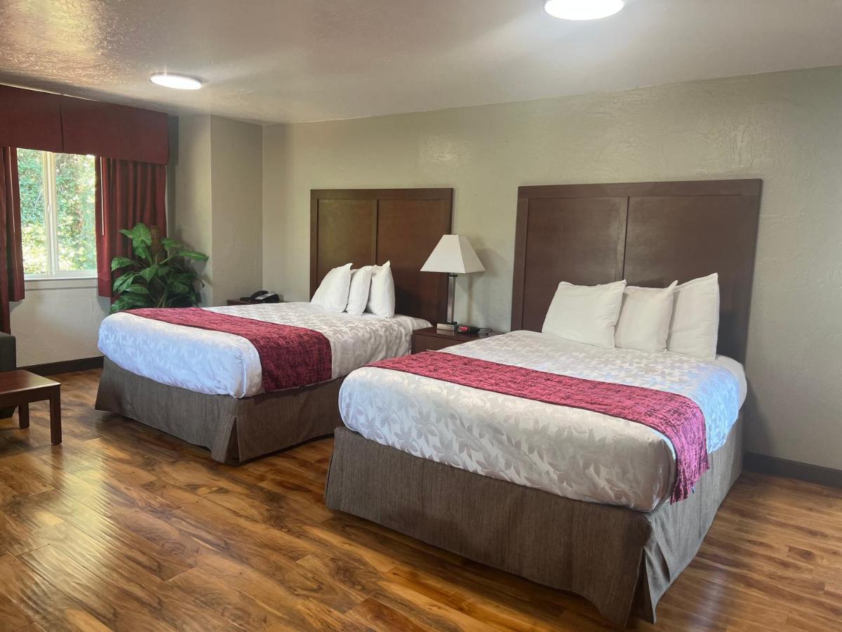 Red Carpet Inn Medford Exterior photo