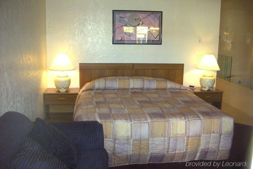 Red Carpet Inn Medford Exterior photo