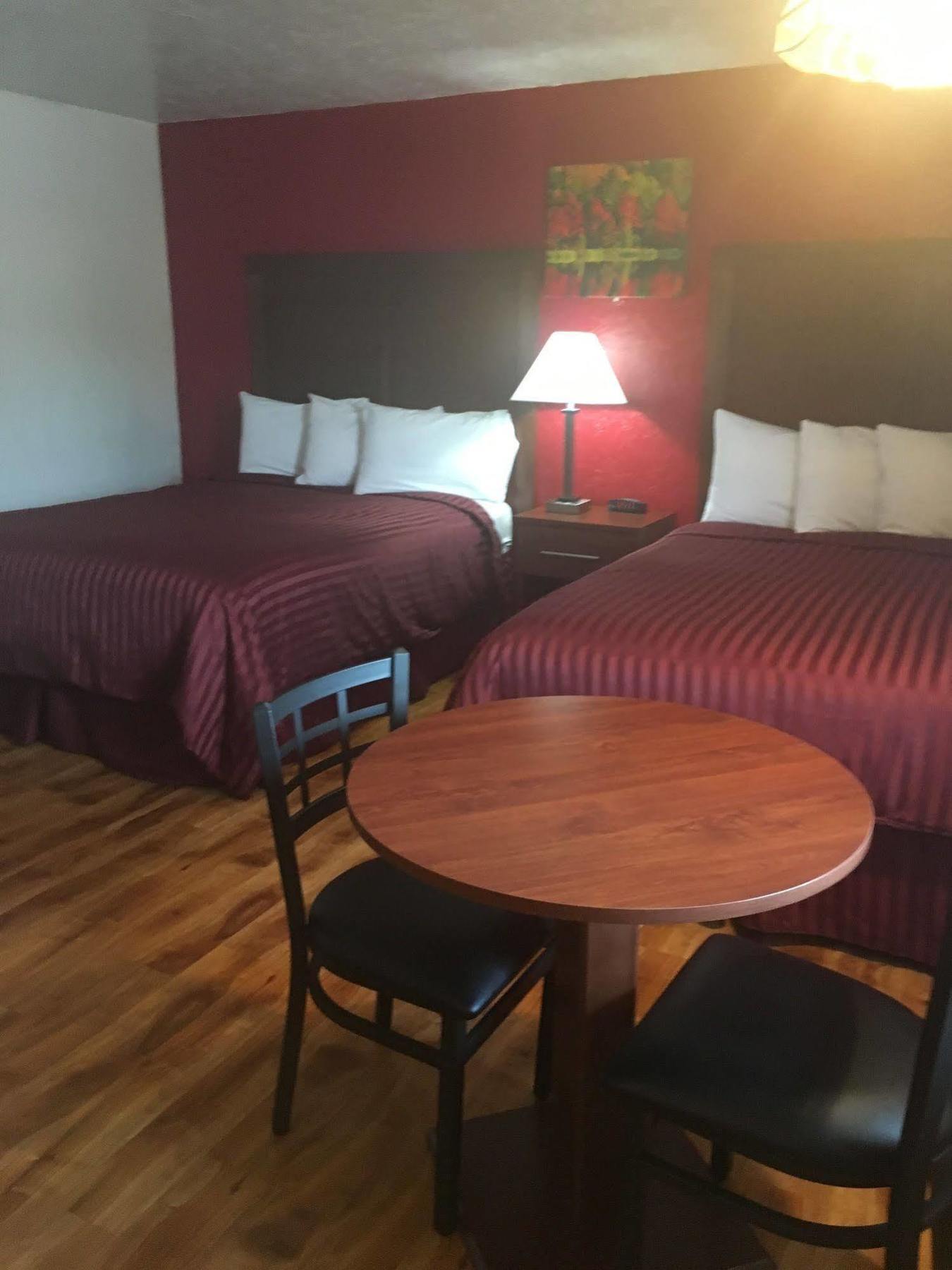 Red Carpet Inn Medford Exterior photo