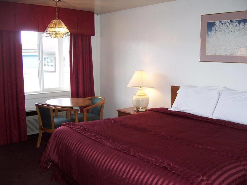 Red Carpet Inn Medford Exterior photo