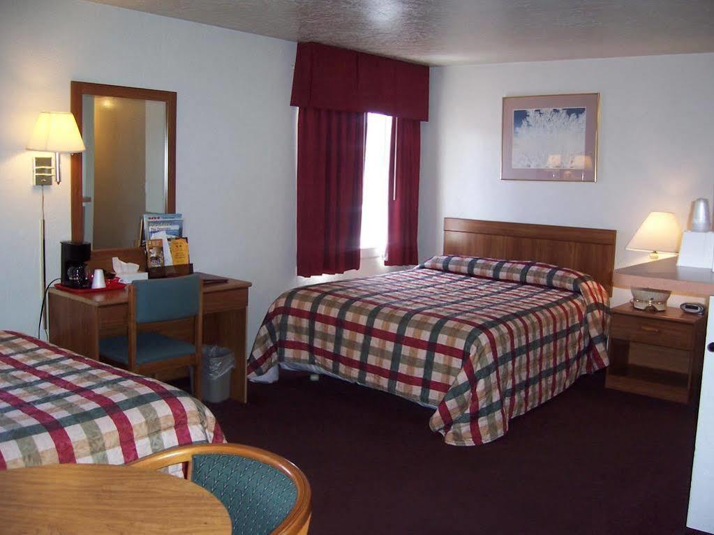 Red Carpet Inn Medford Exterior photo