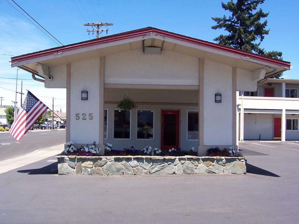 Red Carpet Inn Medford Exterior photo
